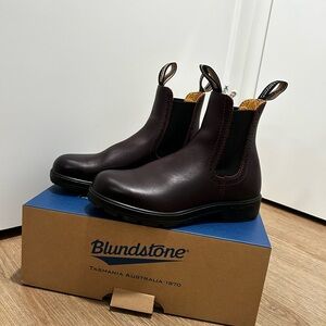 Blundstone Women’s Shiraz Leather Tall Chelsea Boots